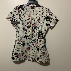 Jaannu scrub top. Has pocket and tulip design size small